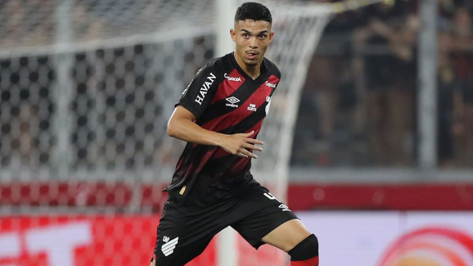 Barcelona, gjen mbrojtës tek Athletico Paranaense 