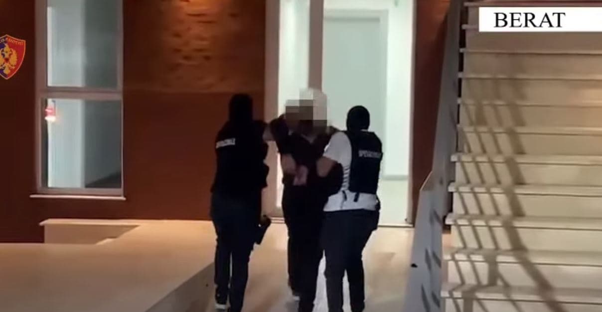 Berat/ Shisnin drogë pranë shkollave, arrestohen 2 persona, sekuestrohen mbi 4 kg kanabis
