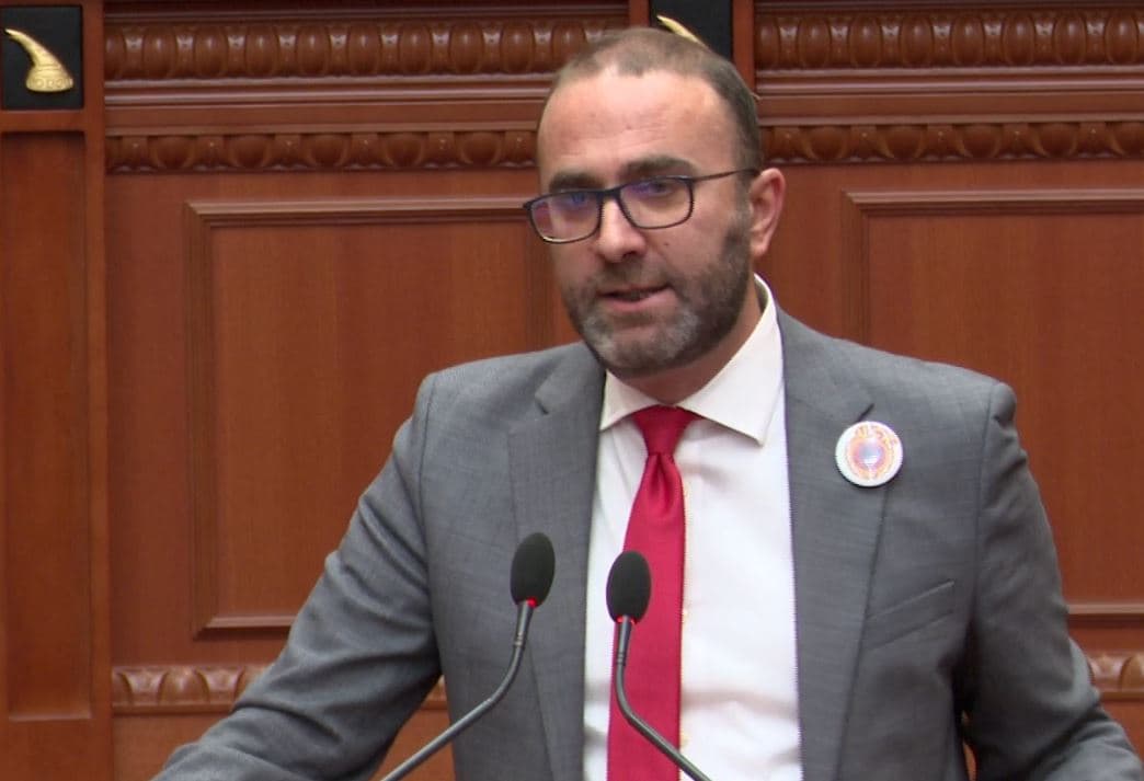 Debat në Kuvend për pagat e magjistratëve/ Bardhi kërkon tërhiqjen e projektligjit, Balla: Kërkesë hipokrite, votoni sot