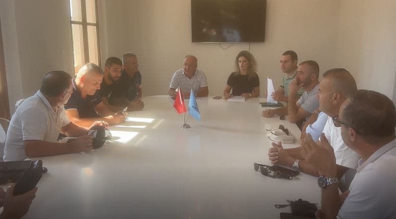 Zjarrfikësit në Vlorë takim me përfaqësues të bashkisë, kërkojnë pagat shtesë dhe orët e natës