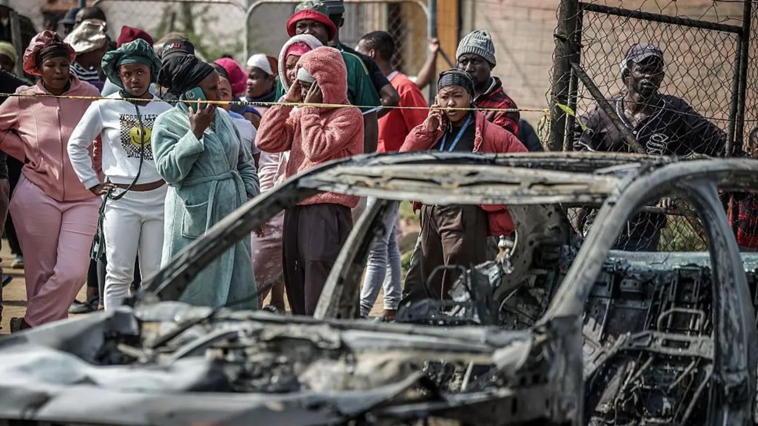 Dy sulme me armë në Afrikën e Jugut, vriten 27 persona