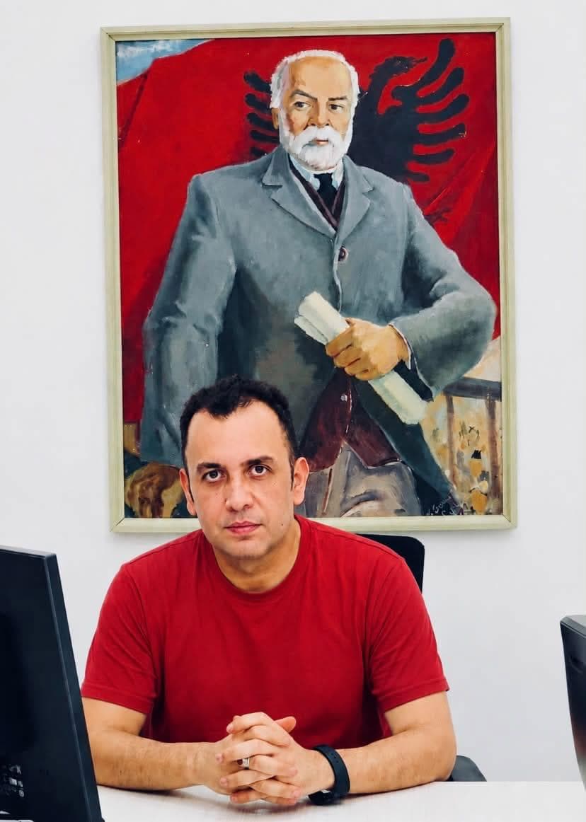 Dorëhiqet kreu i Trashëgimisë Kulturore në Gjirokastër, pas reagimeve për manekinin e Çerçiz Topullit