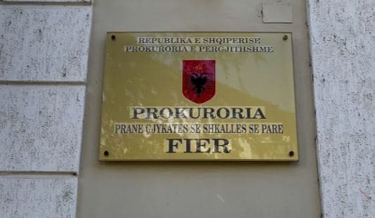 Dy ish-drejtorët e Kadastrës Fier tjetërsuan 11 mijë hektarë tokë në favor të biznesmenit Hasko/ Vihen në pranga