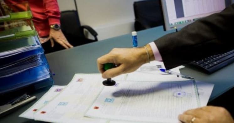 U hoq si izraelit me pasaportë false, vlonjati mori identitet të ri, shpallet në kërkim