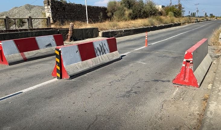 Kufizohet lëvizja në Urën e Matit, ndalohet kalimi i automjeteve mbi 13 tonë për të parandaluar dëmtimet