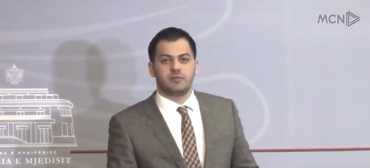 Alkool dhe internet në qelinë e Ergys Agasit? Kontroll në Bradashesh, gjenden sende të palejuara (VIDEO)