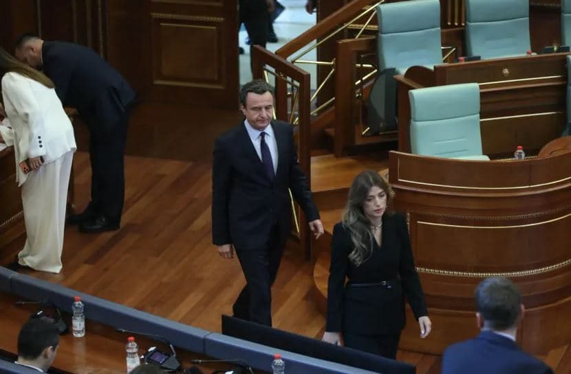     Haxhiu zgjidhet kryeparlamentare, nuk ka dakordim se si të votohen nënkryetarët e Kuvendit në Kosovë 