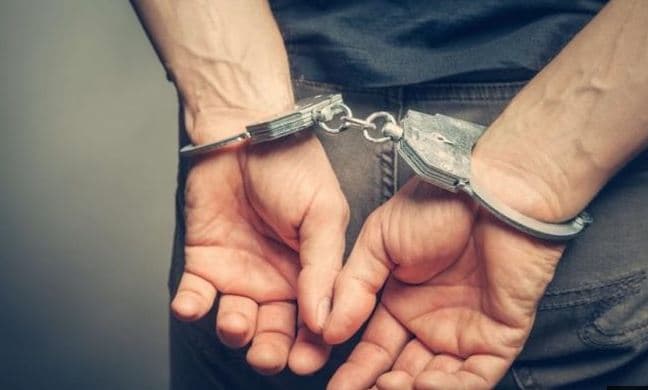 Njëri për trafik droge, tjetri për falsifikim parash, pranga dy personave në kërkim 