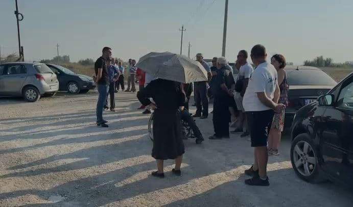 Tensione në Patos-Marinzë/ Banorët hyjnë me forcë në Bankers Petroleum dhe largojnë punonjësit