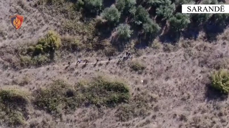 Sarandë, arrestohen 2 persona që transportonin 6 emigrantë drejt kufirit me Greqinë