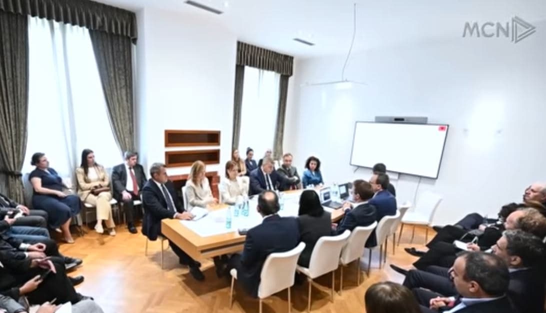  Instalimi i aparateve për pagesa me kartë / Tatimet: Afat deri më 31 dhjetor (VIDEO)