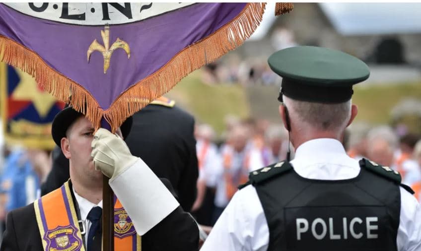 Irlanda e Veriut rikthen 'Paradën e Besanikëve' pas 30 vitesh