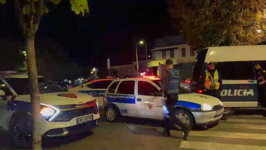   Konflikt fizik mes të rinjve në Korçë, tre persona shoqërohen në polici
