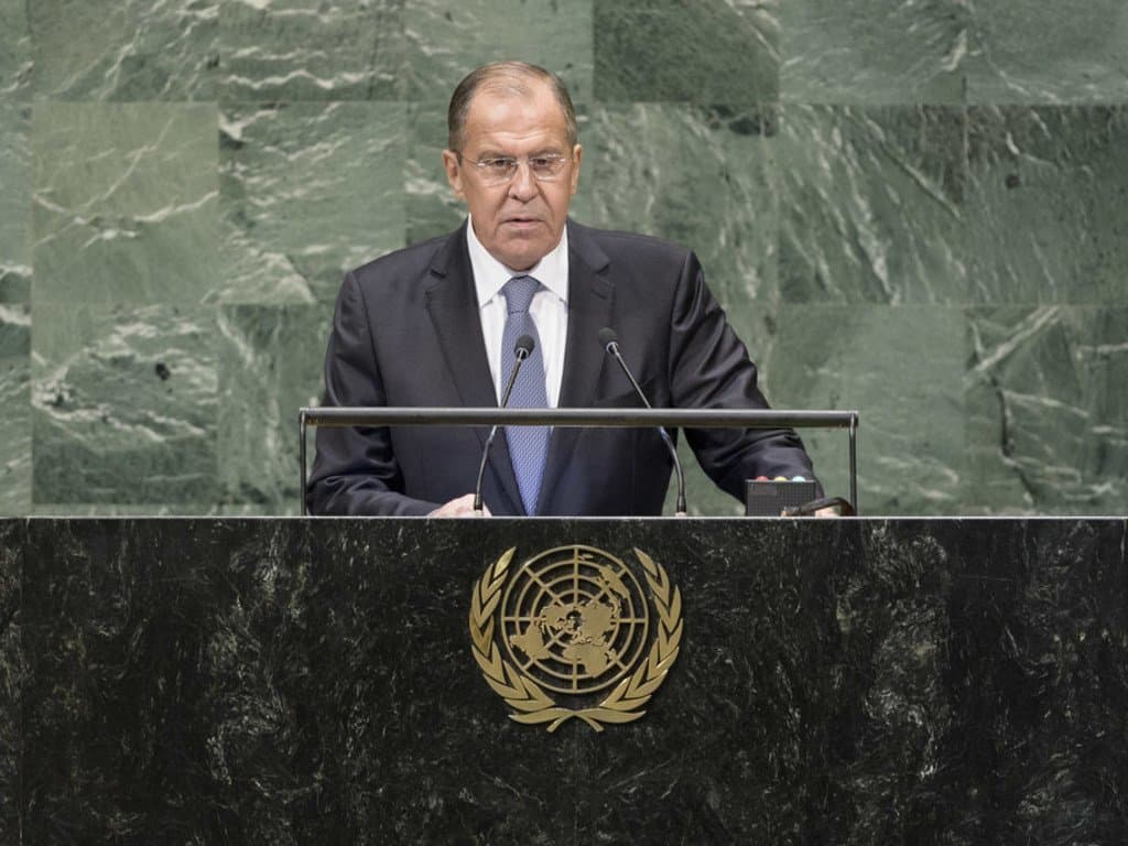 Lavrov: Gati për negociata, por pa pezulluar luftën