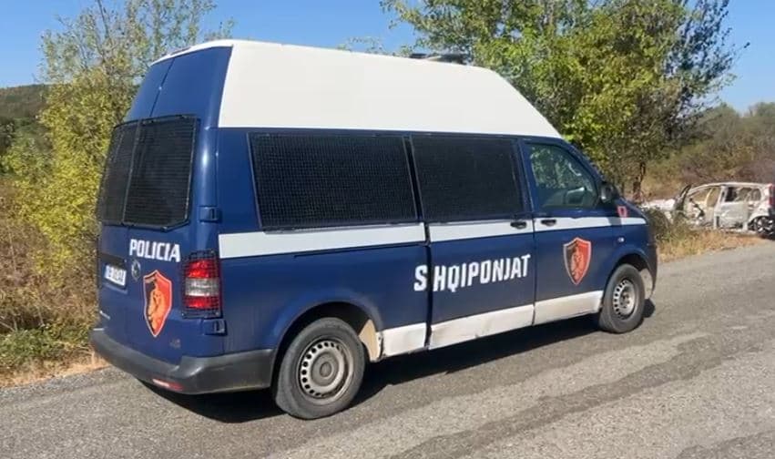Mat/ Qëllohet me mbi 30 plumba drejt makinës së një familje, gjendet i djegur mjeti i autorëve