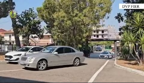 Fier/ Drejtonte mjetin pa leje drejtimi në bregdetin e Divjakës, arrestohet 53-vjeçari