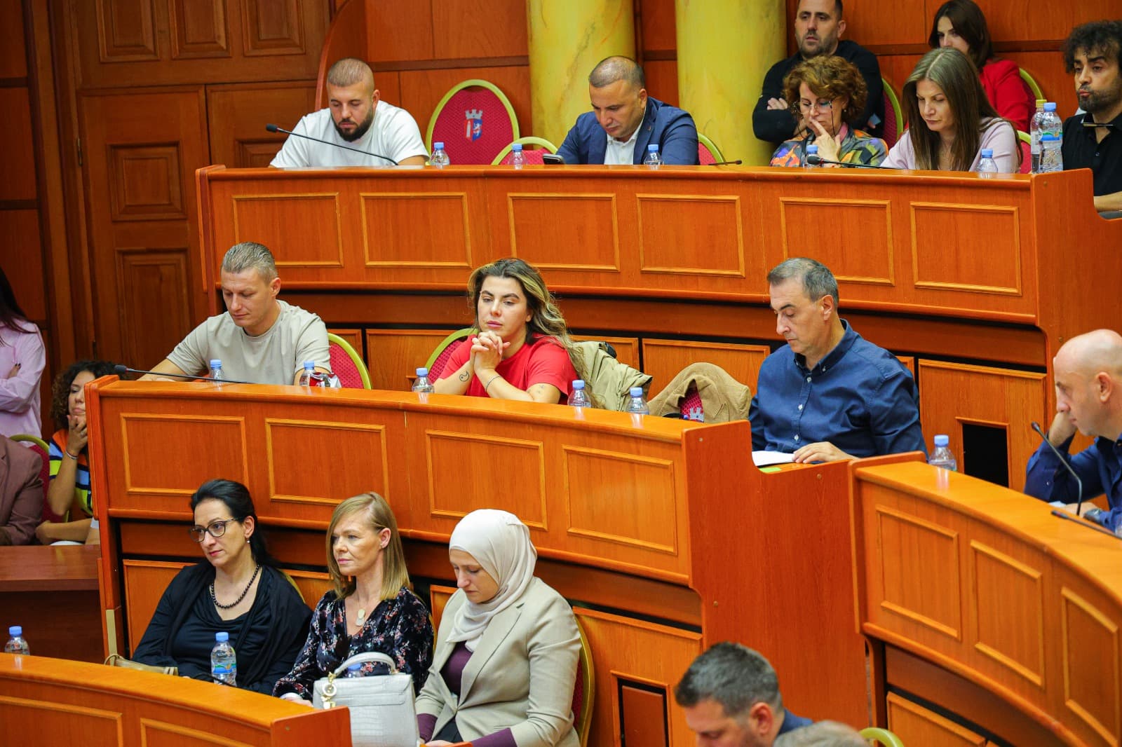 Beteja me zjarret dhe emergjencat/ Zjarrfikësit e Tiranës shpërblehen me një pagë shtesë 