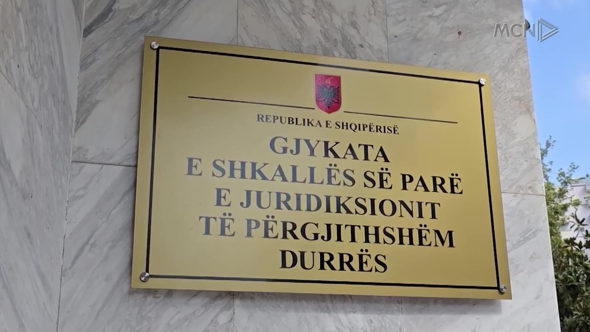 Dyshohet se vodhi 700 mijë eurot e pensioneve / Gjykata liron nga qelia ish-drejtoreshën e Postës së Durrësit 