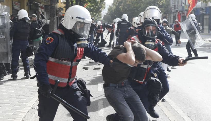 Qendra për Mbrojtjen e të Drejtave të Fëmijëve: Dhuna policore ndaj fëmijëve dhe adoleshentëve është e papranueshme