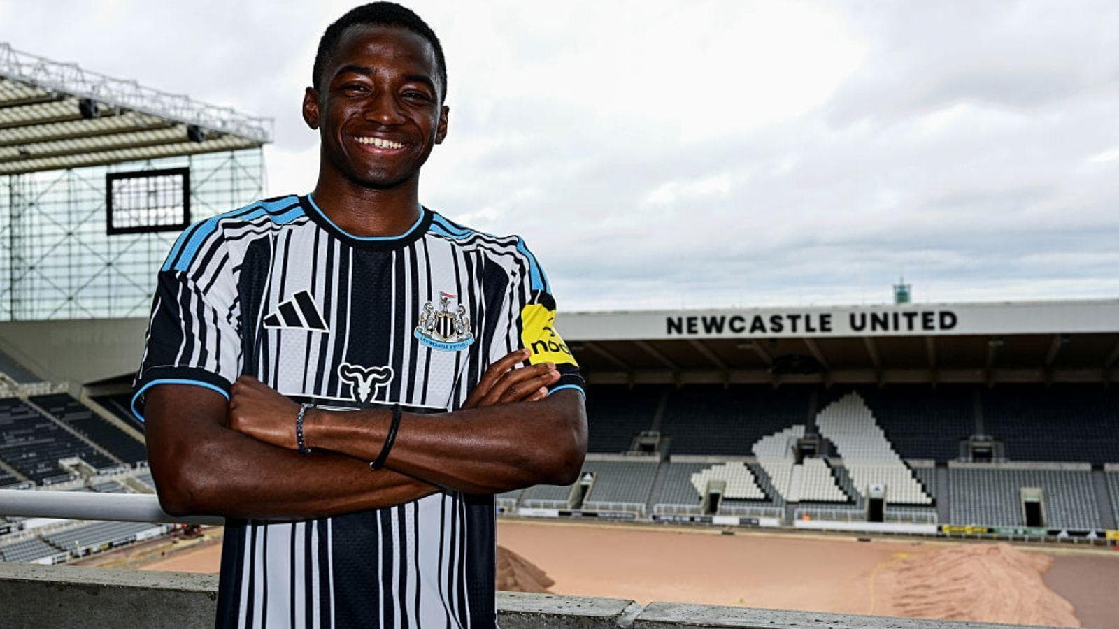         Supersfidë angleze për Bazoumana Toure 