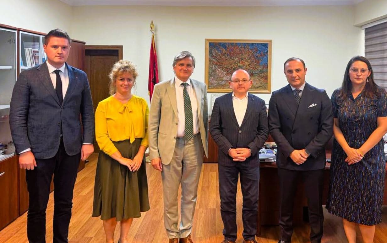 Ambasadori i OSBE-së takohet me gjyqtarët dhe prokurorët: Të marrin pjesë të gjithë për një sistem më të drejtë