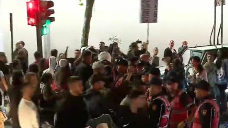 Protesta e 124-të kundër qeverisë shoqërohet me përplasje fizike mes policisë dhe qytetarëve