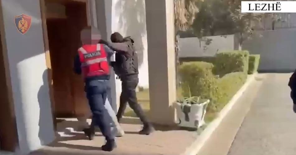 Theu masën e Gjykatës së Apelit, pranga të riut në Kurbin, policia i sekuestron mjetin e blinduar