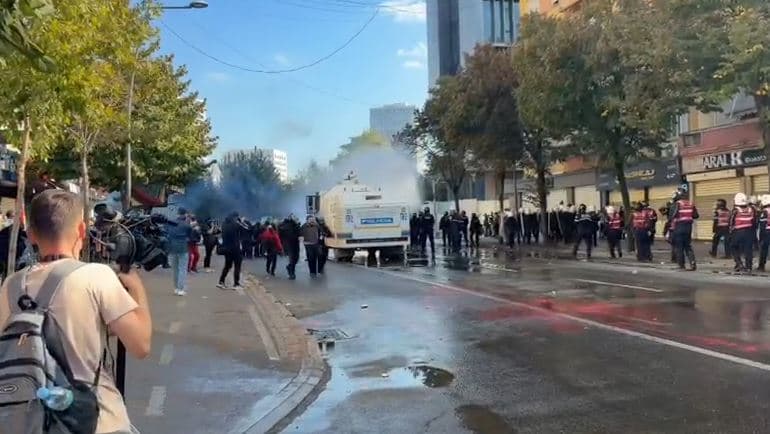 Protesta në ditën e 12-të/ Sot mbahet tubimi kombëtar para Kryeministrisë, bashkohen pedagogët, artistët dhe opozita