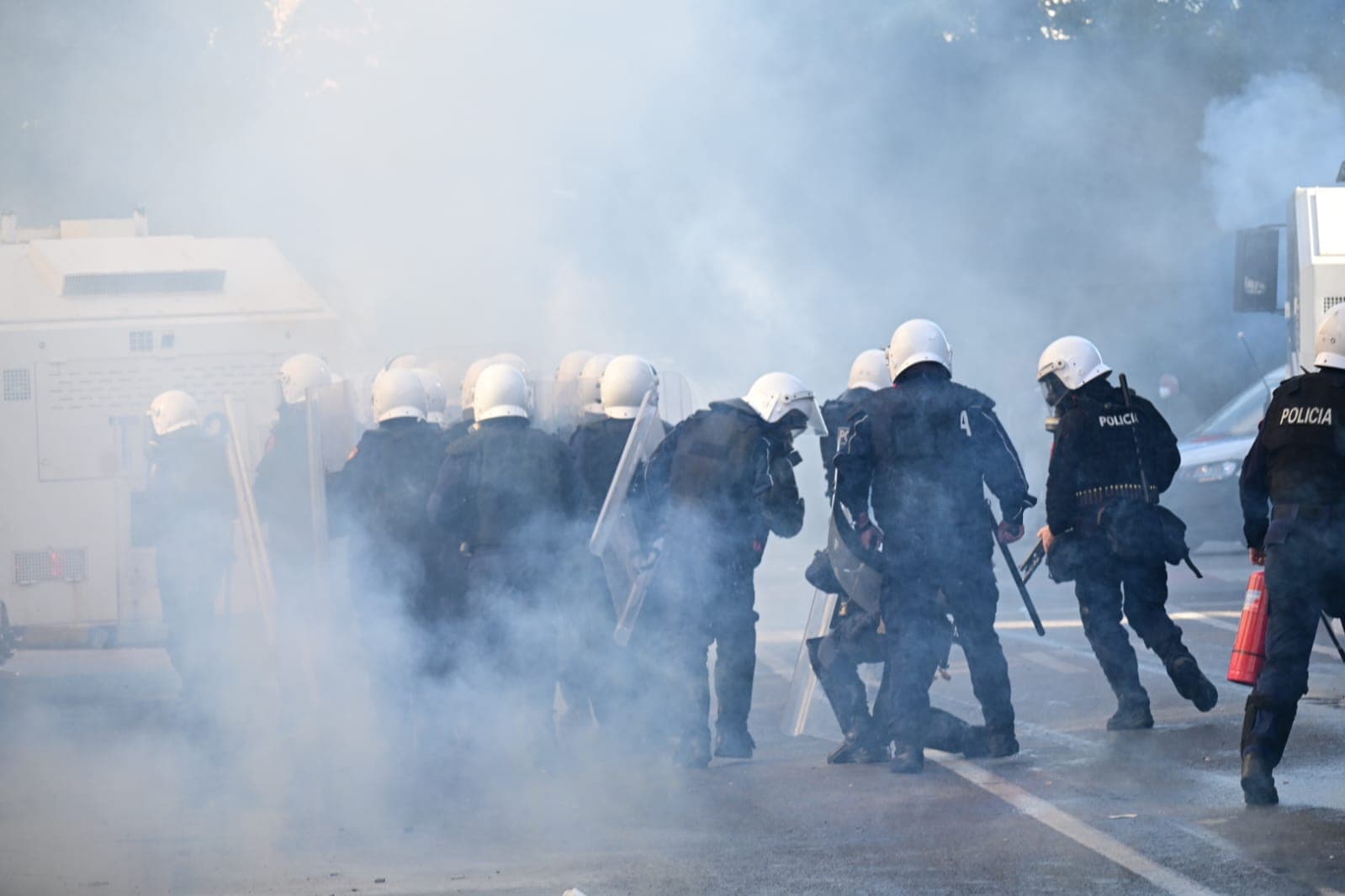 Policia e Shtetit: Protestuesit të distancohen nga aktet e dhunës, çdo sulm ndaj efektivëve do të ndëshkohet