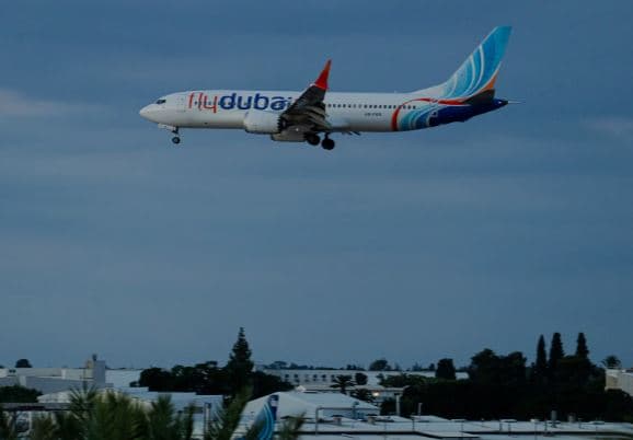 Piloti sulmoi kolegun me sëpatë dhe tentoi të rrëzonte avionin, Emiratet e Bashkuara dyshojnë për sulm terrorist