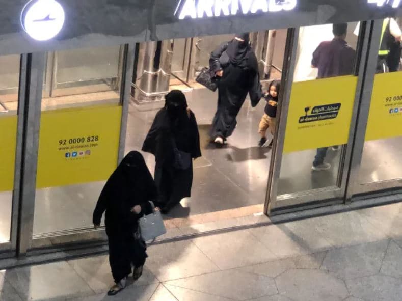 Sulmohet aeroporti ndërkombëtar në Arabinë Saudite, 1 i vrarë dhe 8 të plagosur