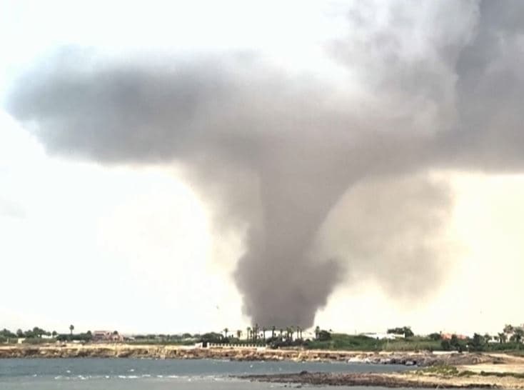 Moti i keq në Itali/ Tornadoja përmbys makinat dhe dëmton ndërtesat në Siçili