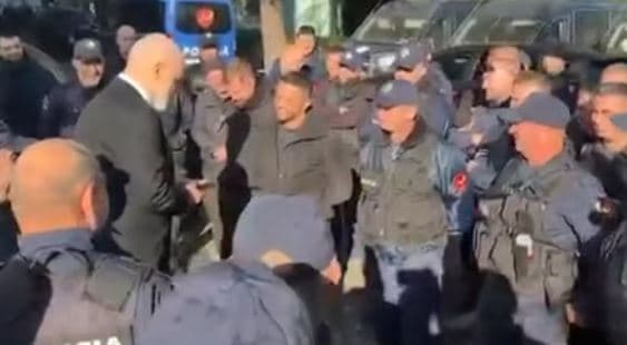 Rama takon policët: Respekt dhe jeni më të mirët në këto ditë agresioni