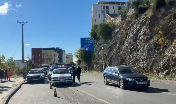 Lezhë/ Makina përplas këmbësorin dhe largohet nga vendi i aksidentit