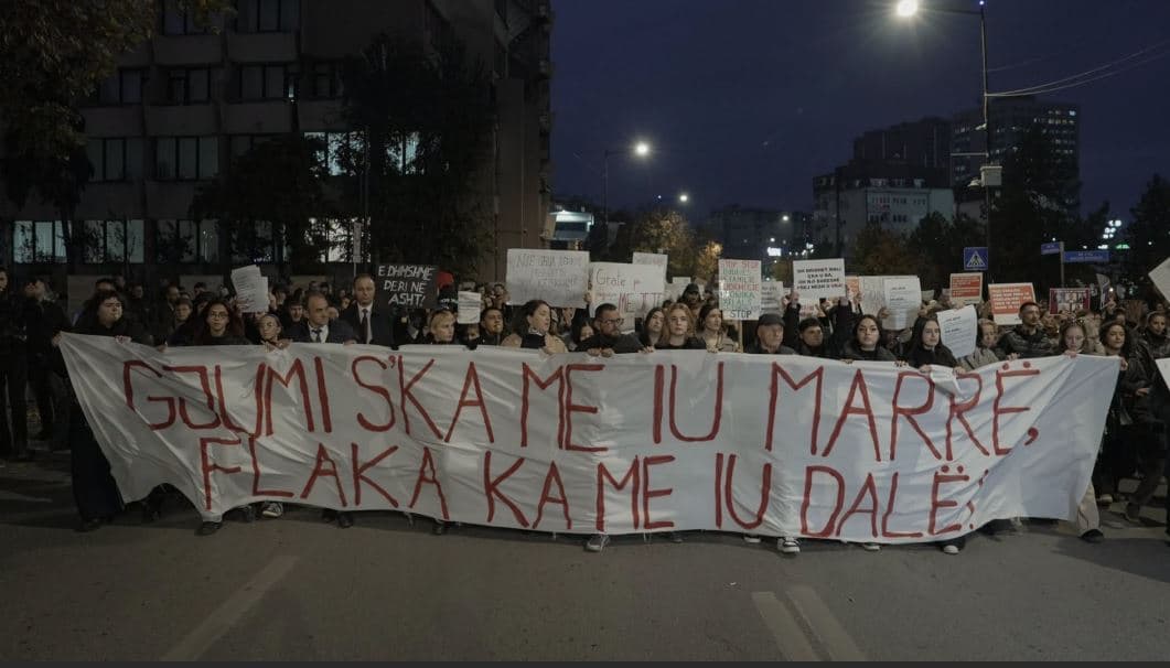   Vrasja e Arlinda Zekajt/ Pezullohen kryeprokurorja, prokurorja e rastit dhe 11 zyrtarë policorë në Pejë për dështim të urdhrave të mbrojtjes