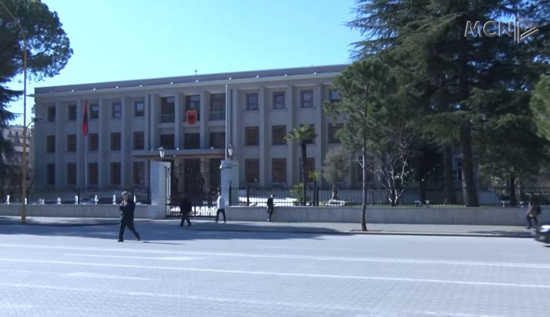 Begaj, negociata me protestuesit/ Haçkaj: Kërkuam dorëheqjen e Ramës