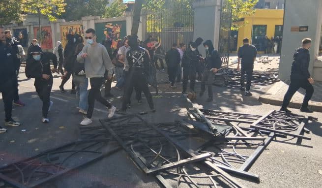 Sindikata shpall bojkot total në universitete publike: S’mund të vazhdojnë mësimin kur studentët dhunohen