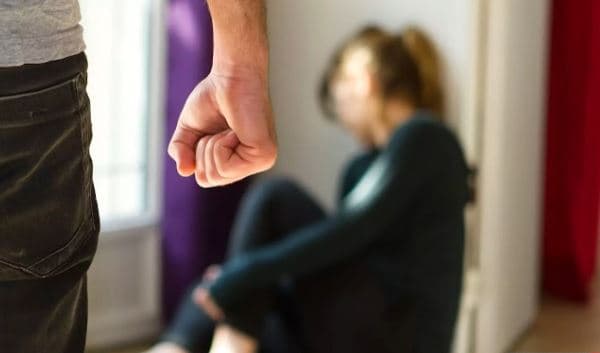 Dhunoi për vdekje bashkëshorten para katër vitesh, arrestohet 38-vjeçari në Durrës