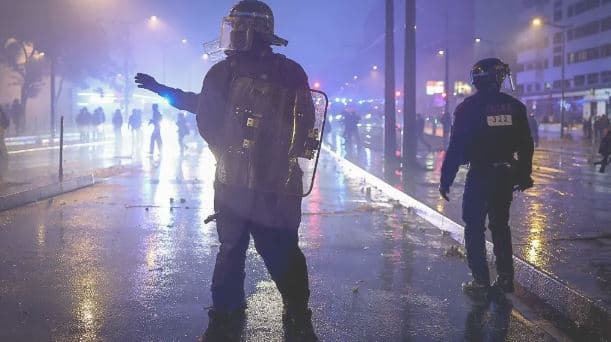 Rreth 1,000 të arrestuar pas përleshjeve të dhunshme në Francë, 400 mijë protestues në gjithë vendin