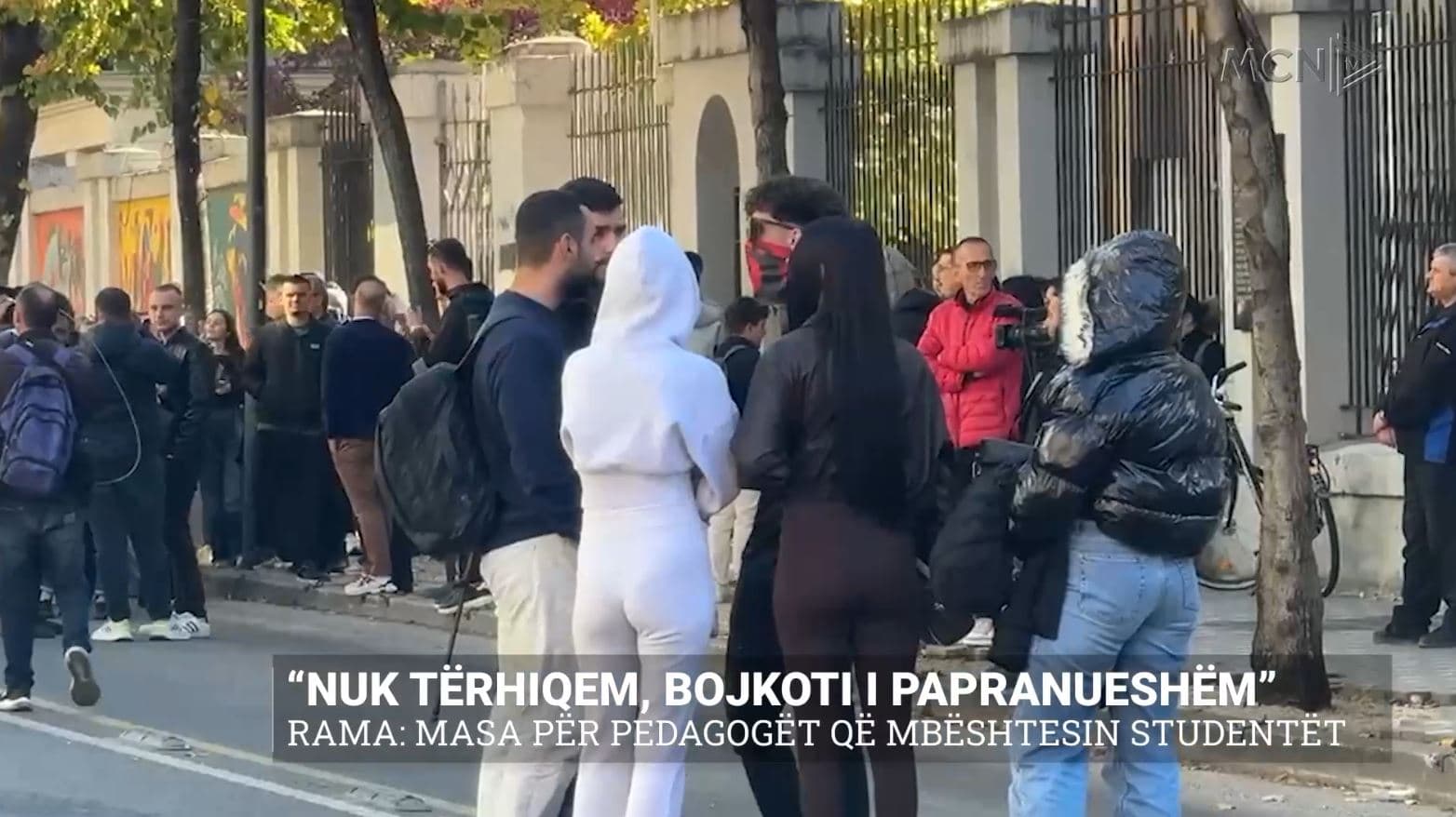 Studentët, marshim në fakultete/ Rama: Bojkoti i papranueshëm, masa për pedagogët (VIDEO)