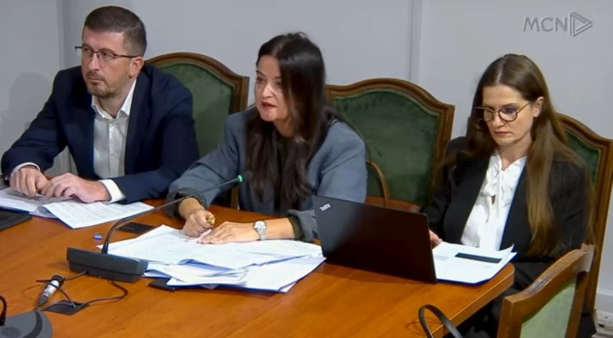 Konviktet me mungesë kushtesh/ Studentët dynden drejt godinave të reja