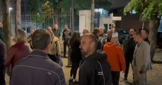 "Rama ik", qytetarët mblidhen në qendër të Korçës në mbështetje të studentëve