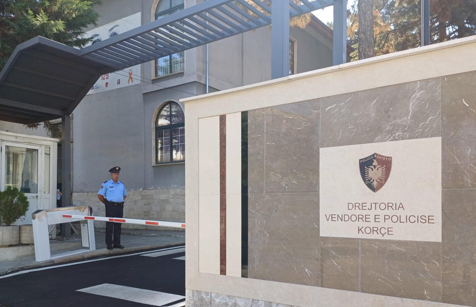 Plagosi me thikë në qafë 59-vjeçarin pas një konflikti çasti në Korçë, arrestohet autori