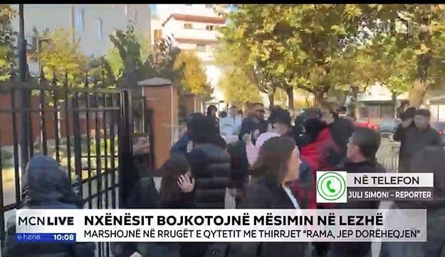 Bojkot dhe marshime/ Nxënësit e gjimnazeve në Lezhë dhe Shkodër ngrihen në protestë