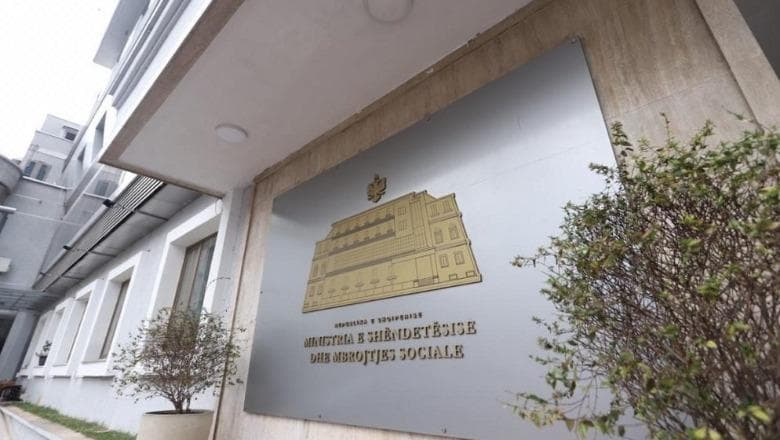 Protesta/3 të lënduar në Spitalin e Traumës, mes tyre një 15-vjeçar dhe një gazetare