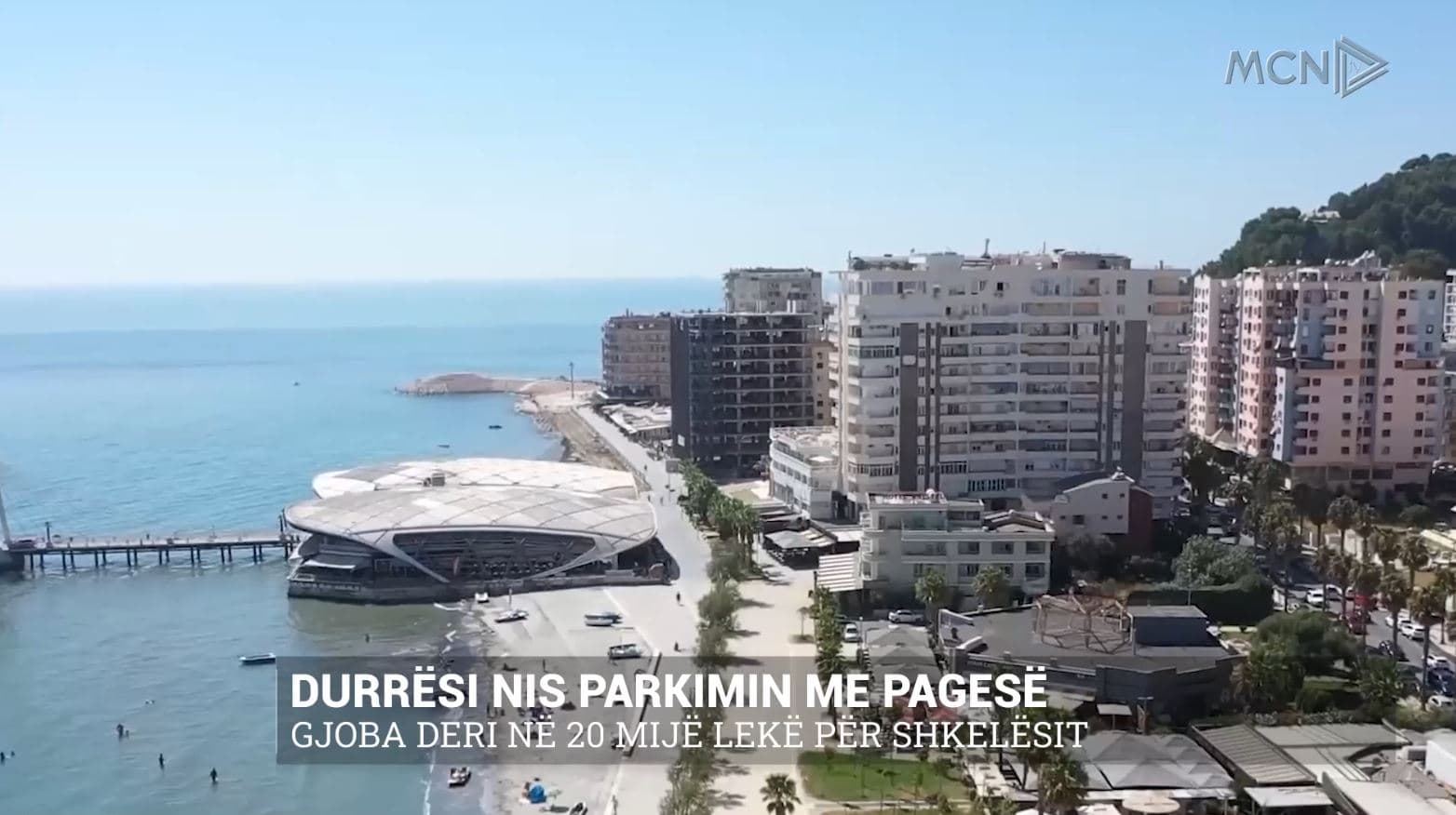 Durrësi nis parkimin me pagesë/ Gjoba deri në 20 mijë lekë për shkelësit (VIDEO)