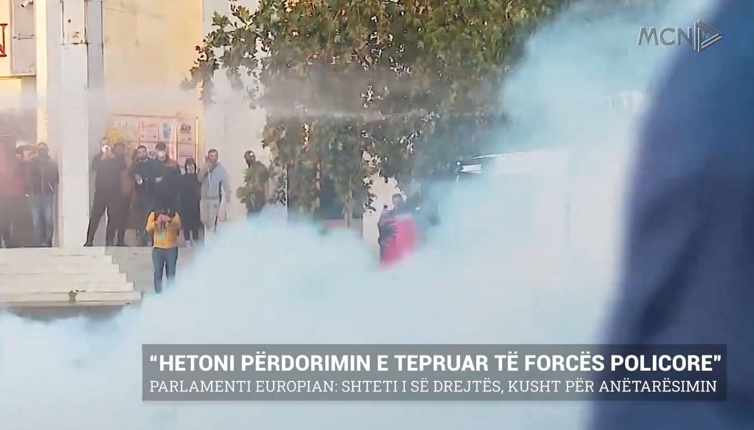 “Hetoni përdorimin e tepruar të forcës policore”/ Parlamenti Europian: Shteti i së drejtës, kusht për anëtarësimin (VIDEO)