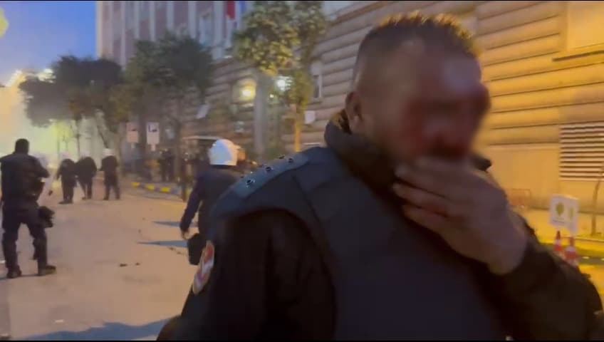 Policia ndan fotot: 14 efektivë të plagosur në protestë. Të ndalet dhuna menjëherë