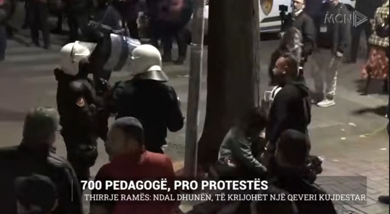 700 pedagogë, pro protestës/ Thirrje Ramës: Ndal dhunën, të krijohet një qeveri kujdestare
