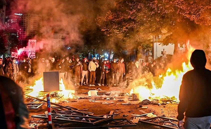Tifozeria e futbollit i bashkohet protestës: Të gjithë bashkë për Shqipërinë, bojkot çdo ndeshje